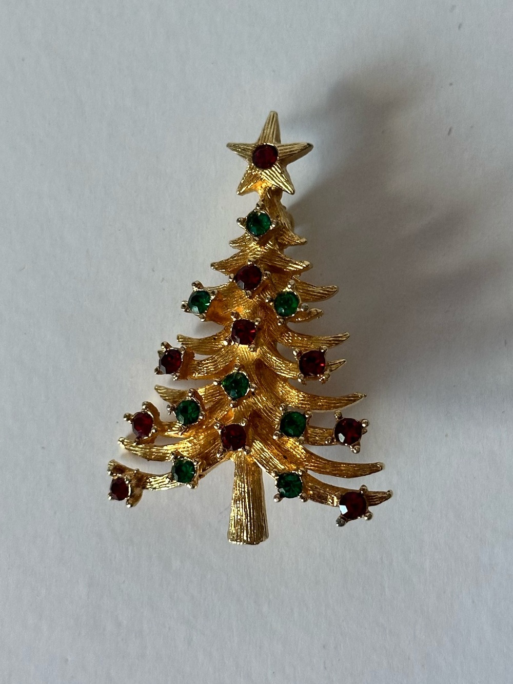 Vintage MYLU Christmas Tree Brooch Pin 2" Tall Goldtone with Rhinestones - Picture 6 of 7